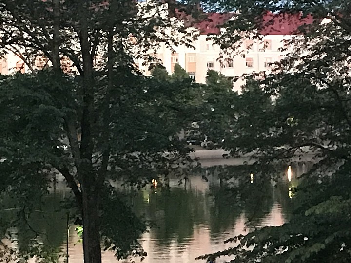 Eläintarhanlahti ja Säästöpankinranta.