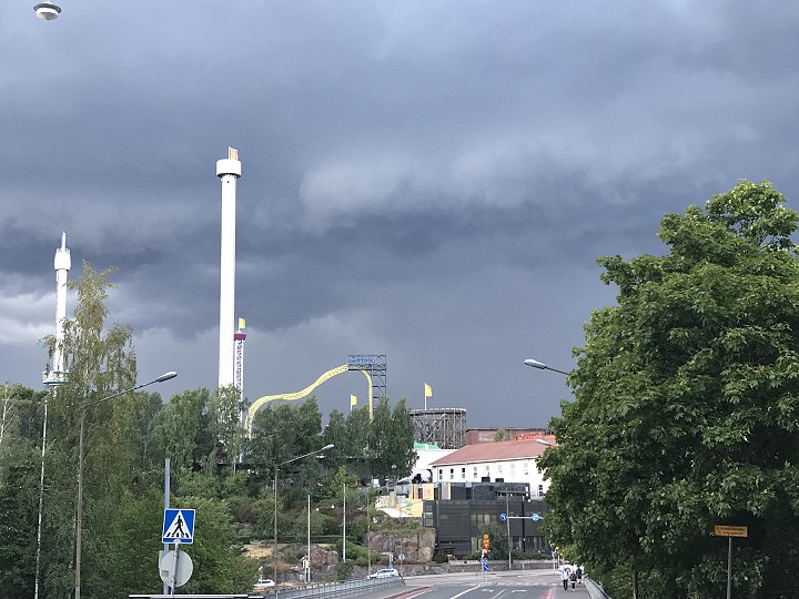 Luoteesta vyöryy