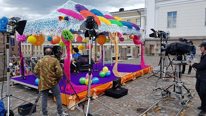 Kävin moikkaamassa Ylen tuotantoporukkaa Pride-kulkue 2018 -ohjelman kuvauksissa Senaatintorilla.