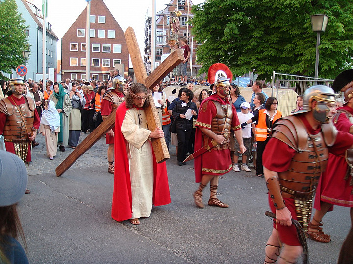 Pitkäperjaintain kulkue Ulmissa Saksanmaalla