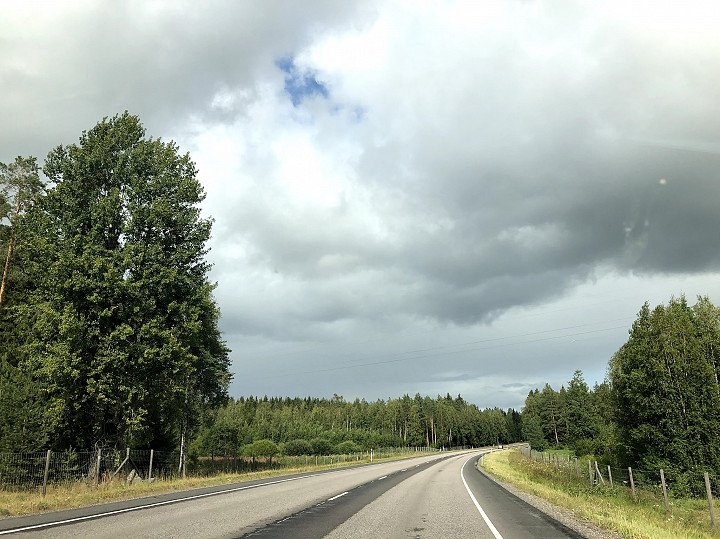 Seuraavan tai sitä seuraavan mutkan takana on kenties levähdyspaikka.