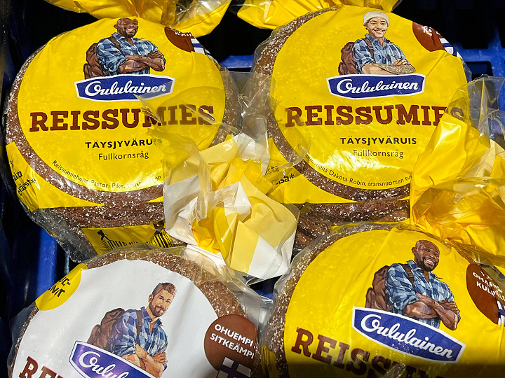 Moninaisia Reissumiehiä