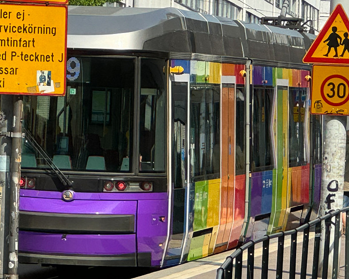 Pride-ratikka Helsingissä.